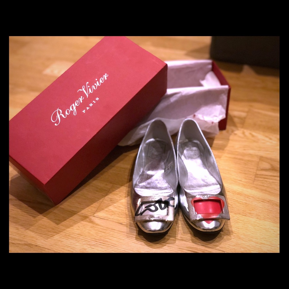 Roger Vivier flat